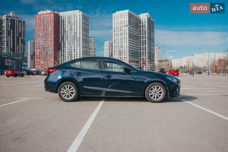 Хэтчбек Mazda 3 2016 в Киеве