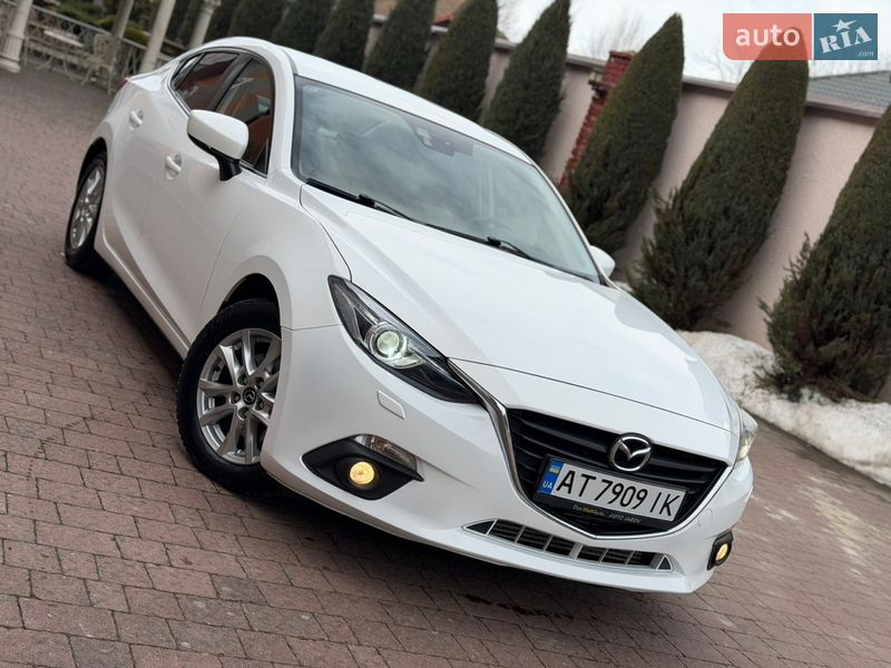 Седан Mazda 3 2014 в Стрию