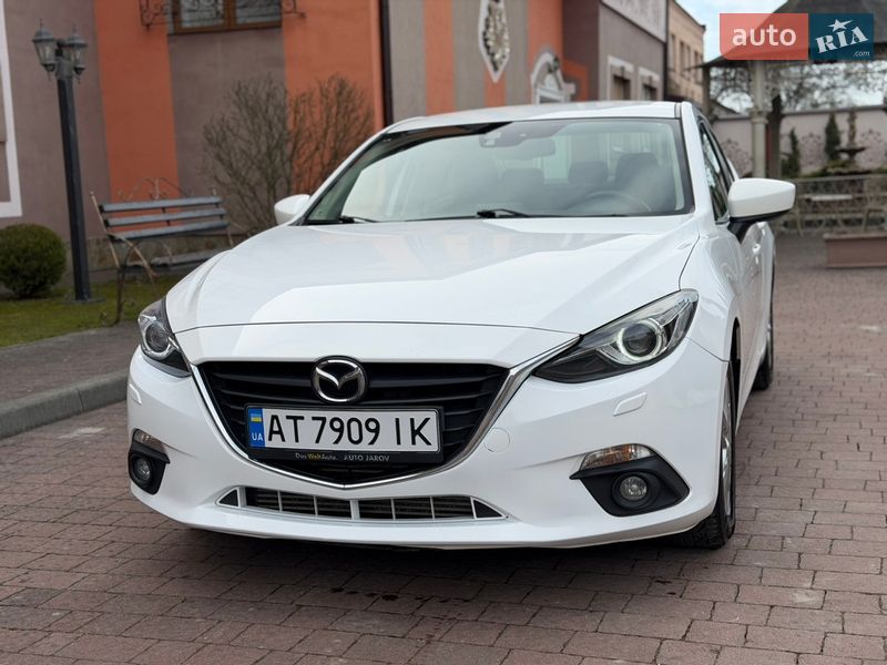 Седан Mazda 3 2014 в Стрию