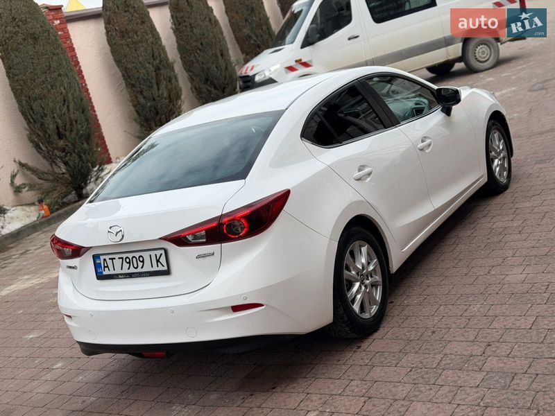 Седан Mazda 3 2014 в Стрию