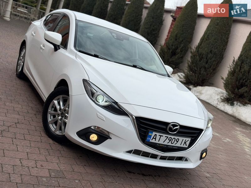 Седан Mazda 3 2014 в Стрию