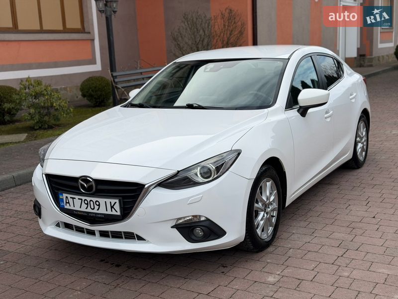 Седан Mazda 3 2014 в Стрию