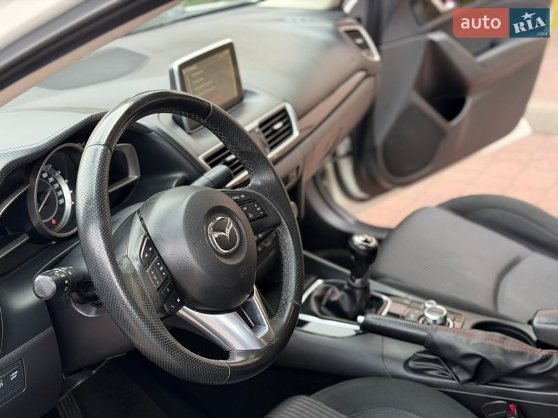 Седан Mazda 3 2014 в Стрию