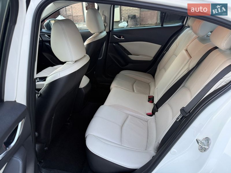 Седан Mazda 3 2017 в Києві