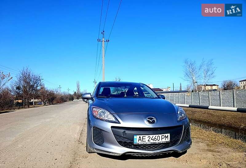 Седан Mazda 3 2013 в Дніпрі