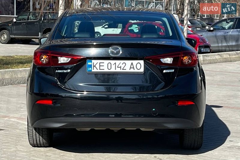 Седан Mazda 3 2018 в Днепре