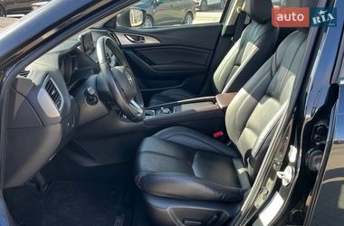 Седан Mazda 3 2018 в Днепре