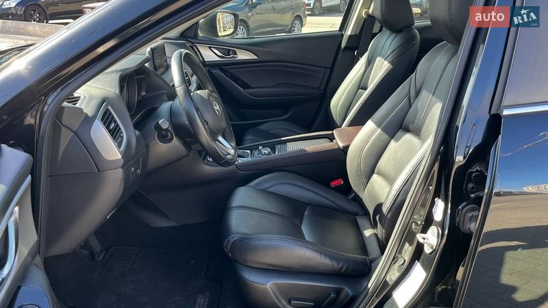 Седан Mazda 3 2018 в Днепре