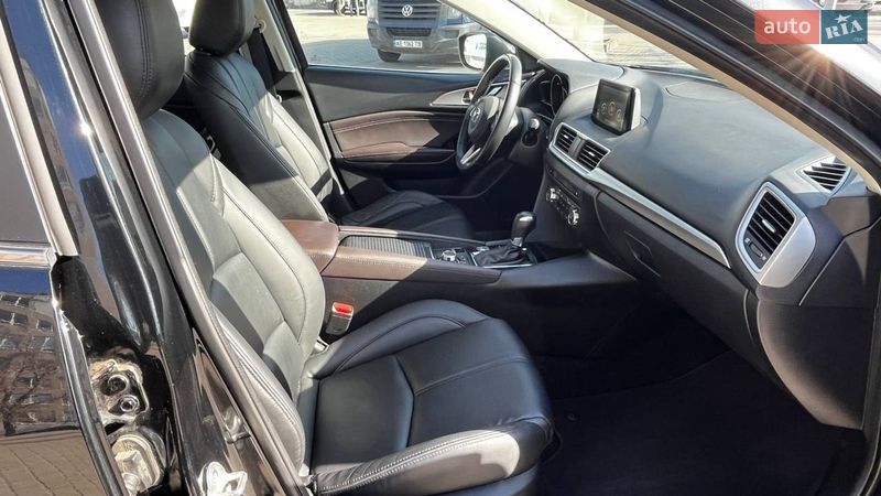 Седан Mazda 3 2018 в Днепре