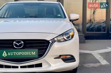 Седан Mazda 3 2017 в Киеве