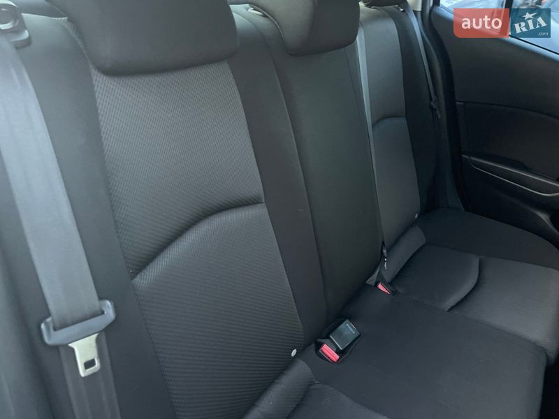 Седан Mazda 3 2017 в Киеве