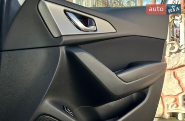 Седан Mazda 3 2017 в Ивано-Франковске