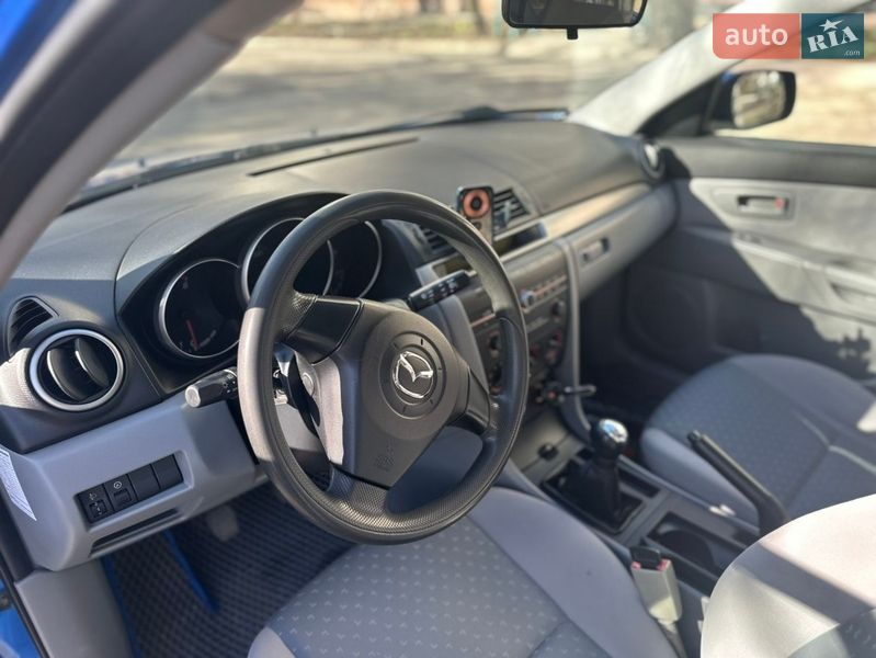 Хетчбек Mazda 3 2004 в Покрові