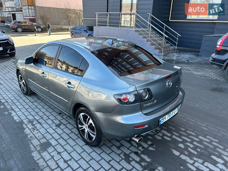 Седан Mazda 3 2004 в Полонному