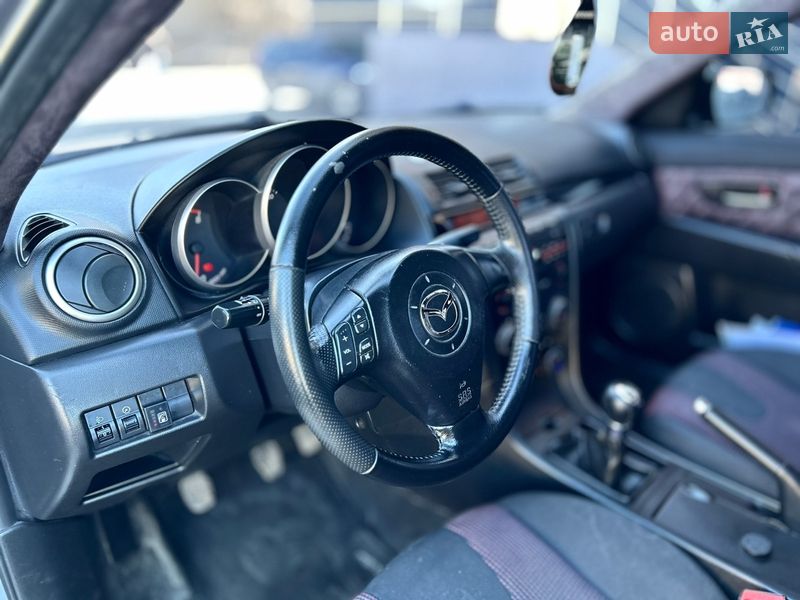 Седан Mazda 3 2004 в Полонному