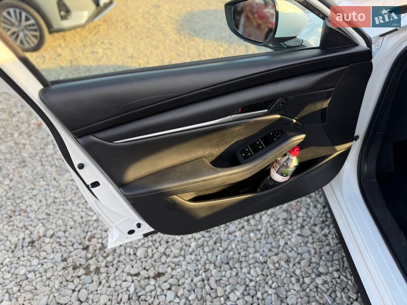 Седан Mazda 3 2021 в Ивано-Франковске