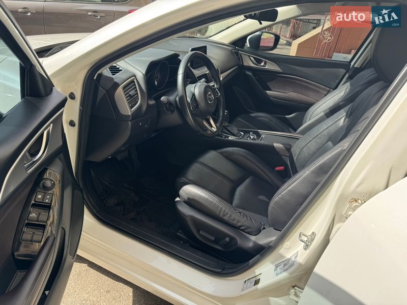 Хэтчбек Mazda 3 2018 в Киеве