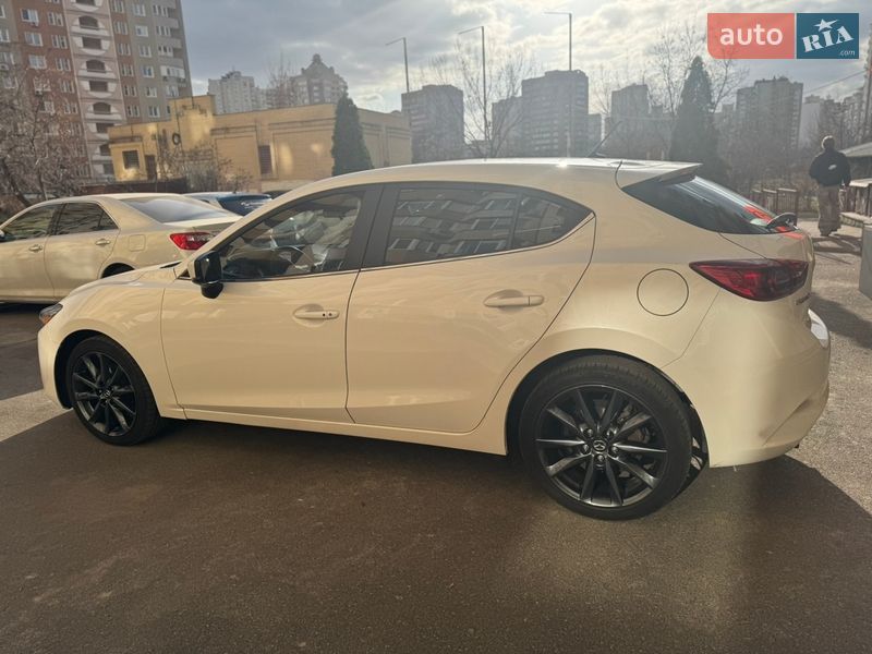 Хэтчбек Mazda 3 2018 в Киеве