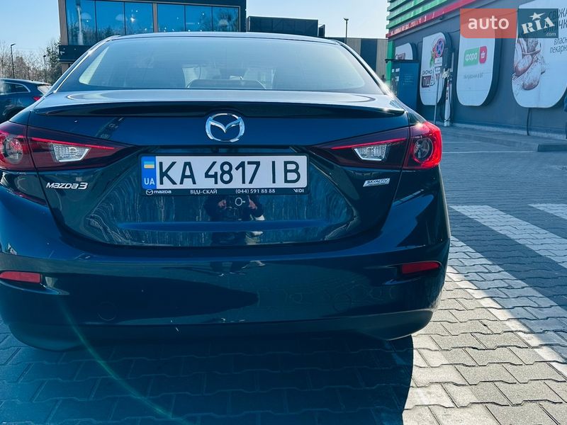 Седан Mazda 3 2018 в Киеве