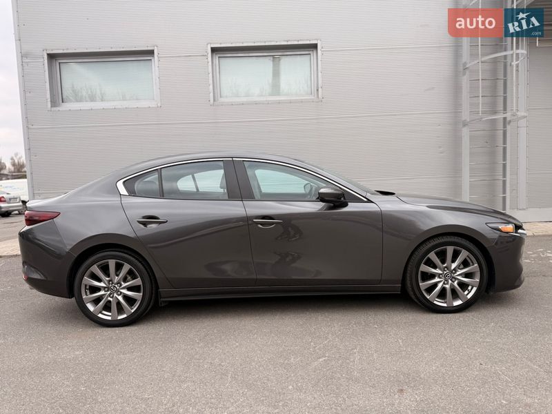 Седан Mazda 3 2018 в Днепре