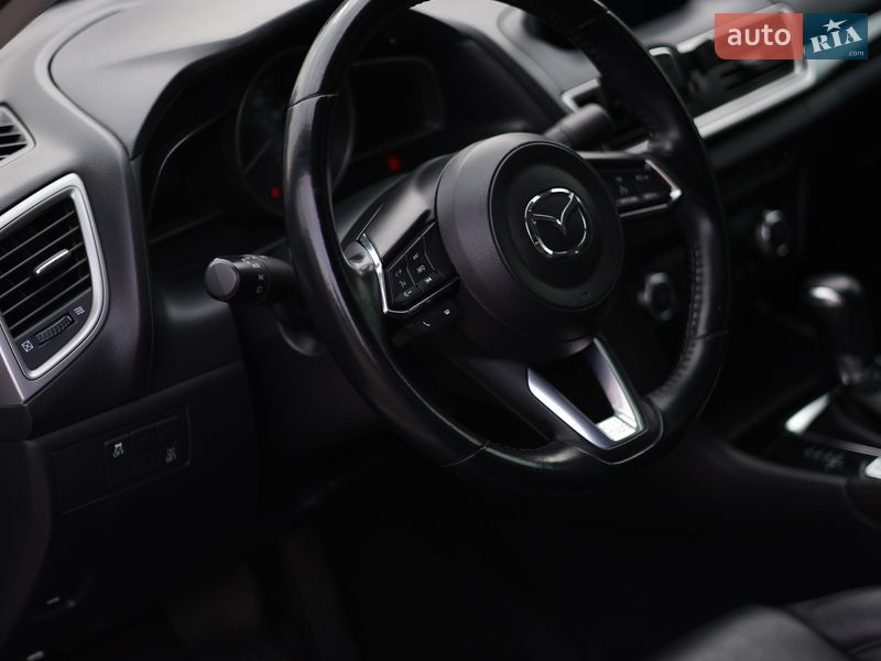 Седан Mazda 3 2017 в Львові