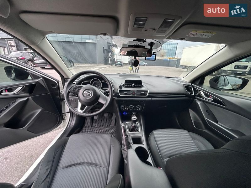 Седан Mazda 3 2015 в Киеве