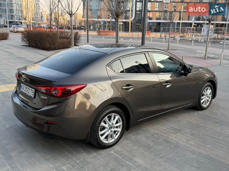 Седан Mazda 3 2014 в Киеве