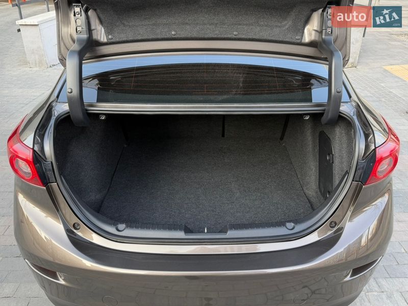 Седан Mazda 3 2014 в Киеве