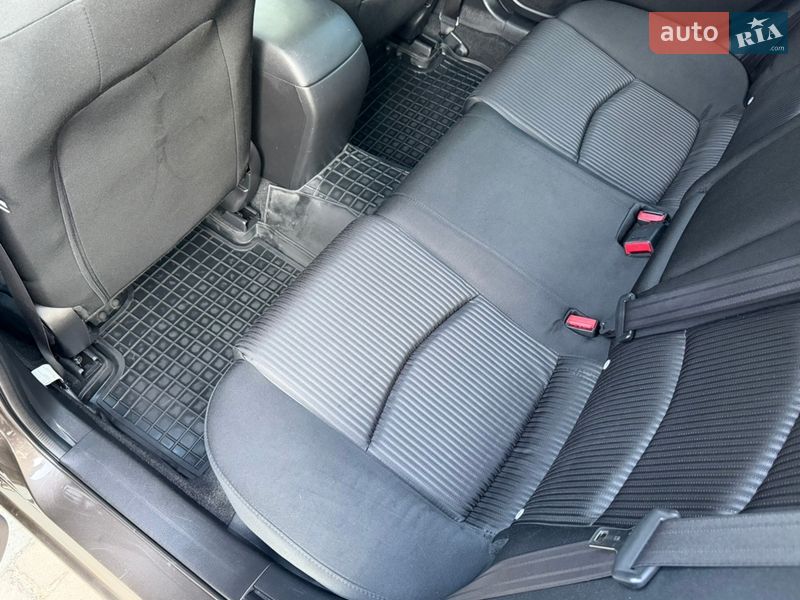 Седан Mazda 3 2014 в Киеве