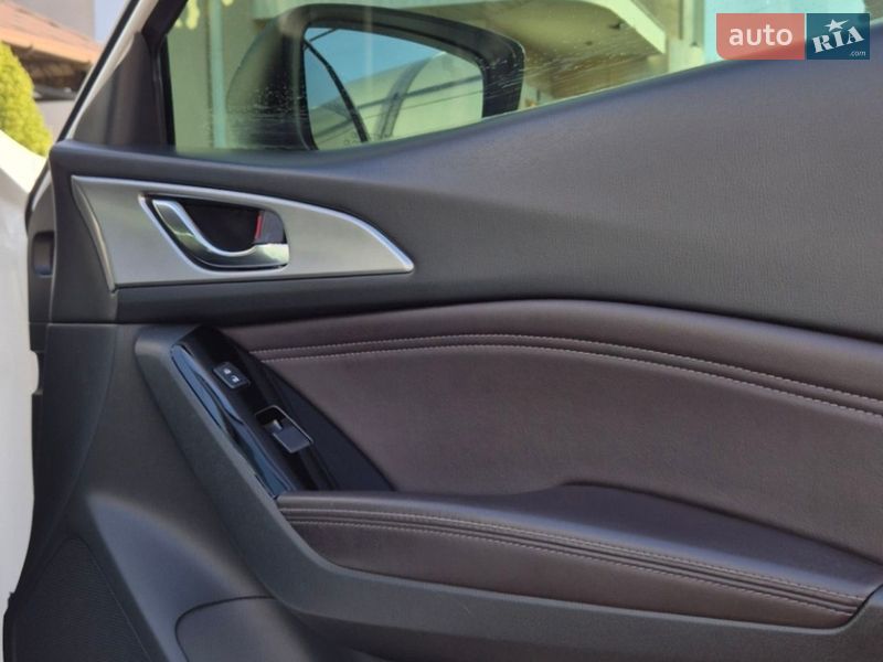 Седан Mazda 3 2018 в Запоріжжі