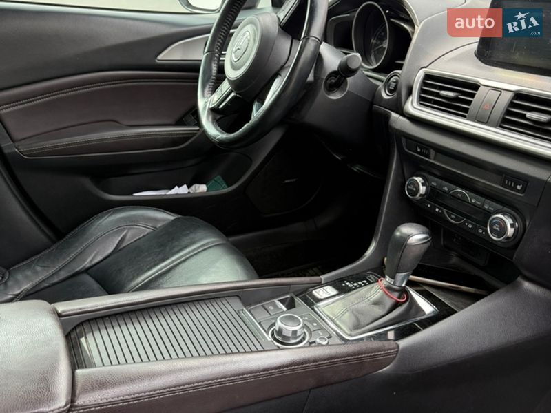 Седан Mazda 3 2017 в Киеве