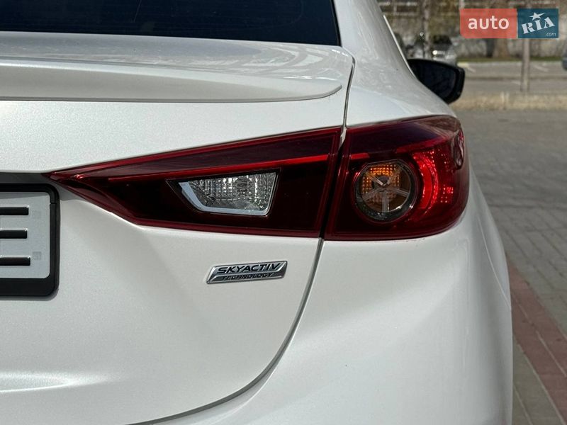 Седан Mazda 3 2018 в Днепре