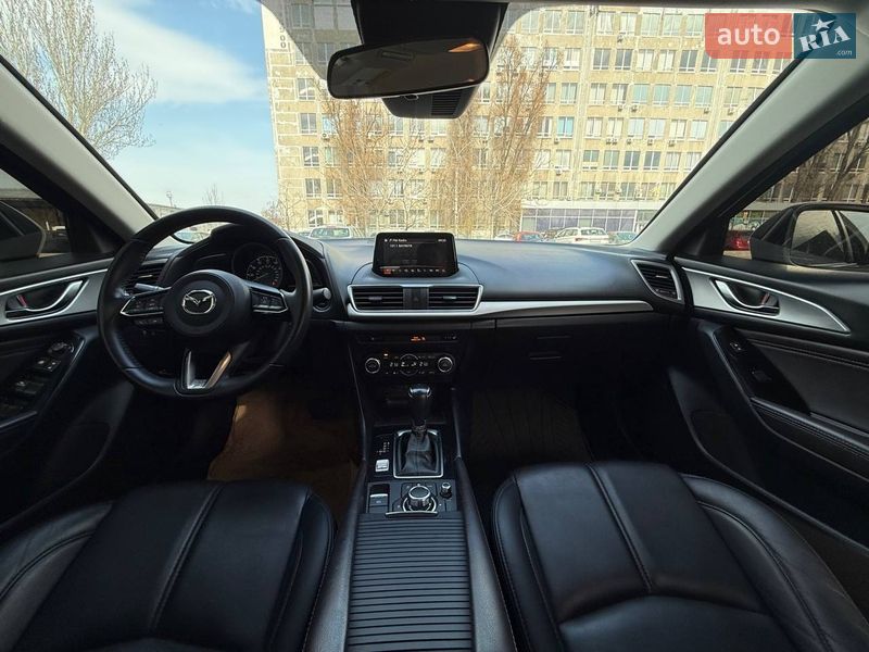 Седан Mazda 3 2018 в Днепре