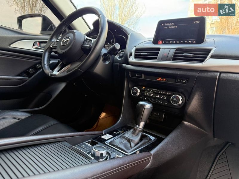Седан Mazda 3 2018 в Днепре