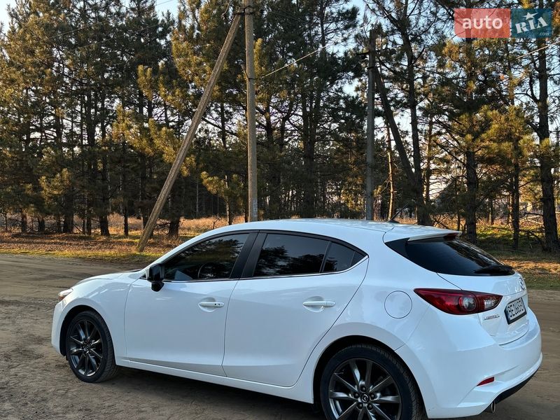 Хэтчбек Mazda 3 2018 в Новой Одессе фото 2 Хэтчбек Mazda 3 2018 в Новой Одессе
