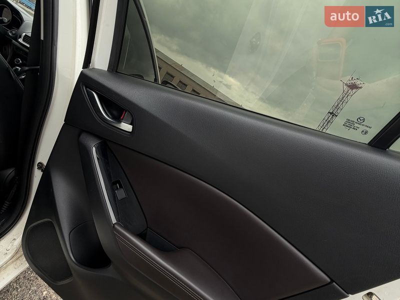 Хэтчбек Mazda 3 2018 в Новой Одессе фото 18 Хэтчбек Mazda 3 2018 в Новой Одессе