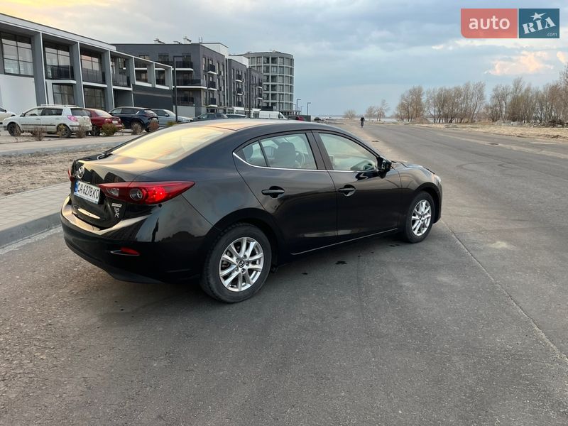 Седан Mazda 3 2015 в Черкассах