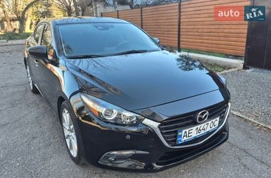 Седан Mazda 3 2017 в Днепре