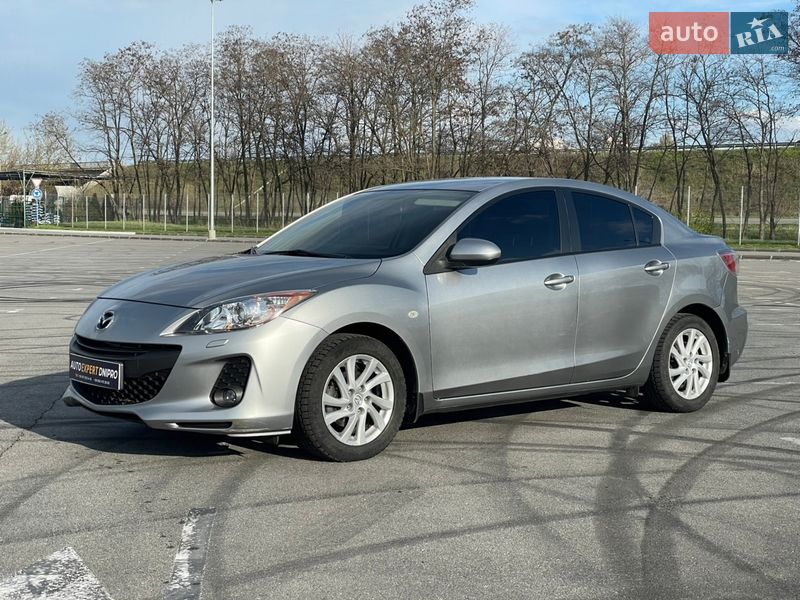 Седан Mazda 3 2012 в Днепре