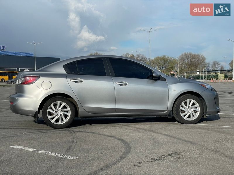 Седан Mazda 3 2012 в Днепре