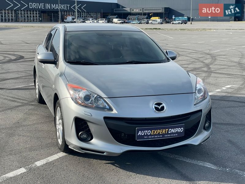 Седан Mazda 3 2012 в Днепре
