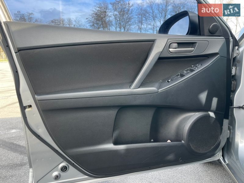 Седан Mazda 3 2012 в Днепре