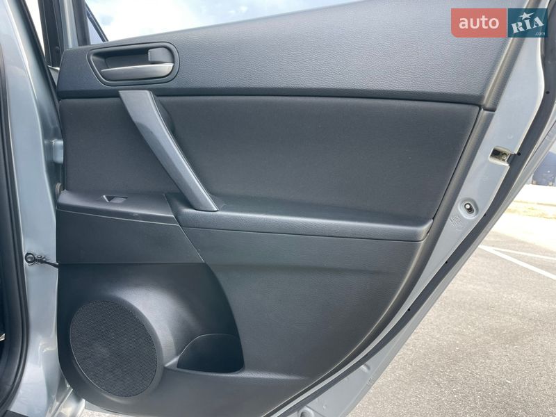 Седан Mazda 3 2012 в Днепре