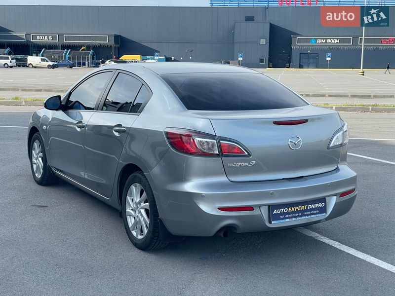 Седан Mazda 3 2012 в Днепре