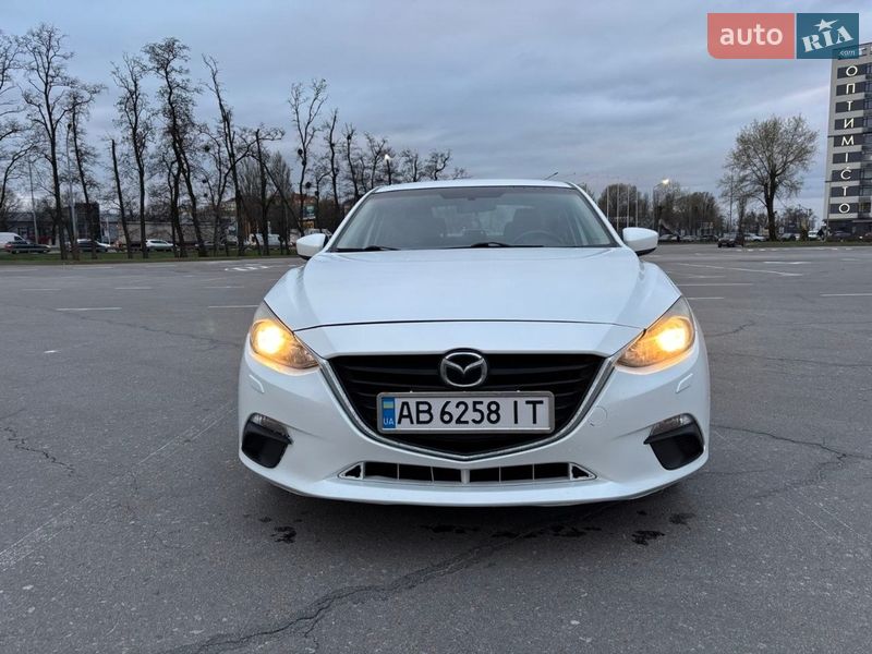 Седан Mazda 3 2015 в Киеве