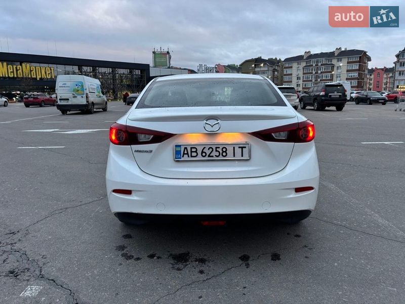 Седан Mazda 3 2015 в Киеве