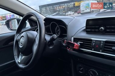 Седан Mazda 3 2015 в Киеве