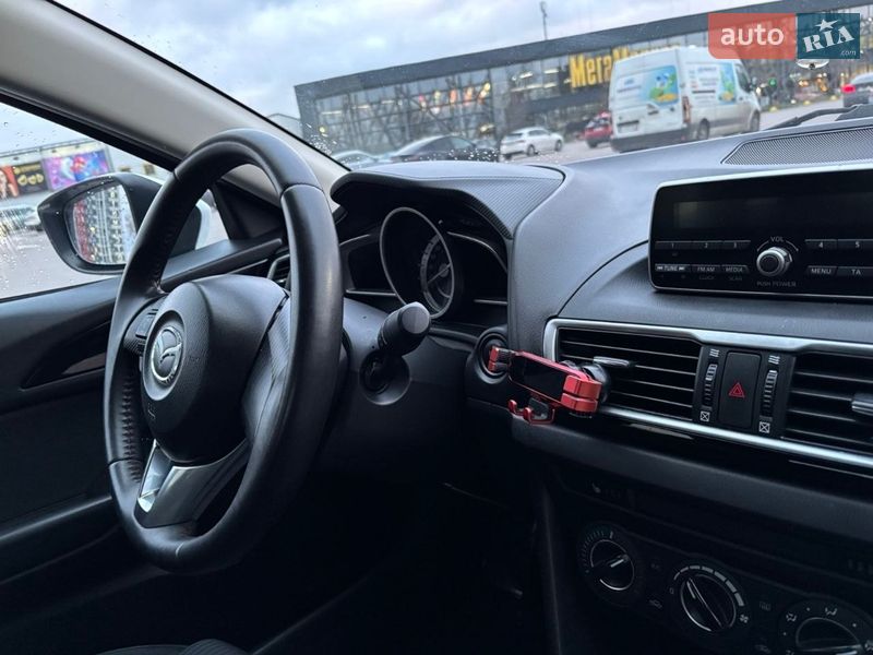 Седан Mazda 3 2015 в Киеве
