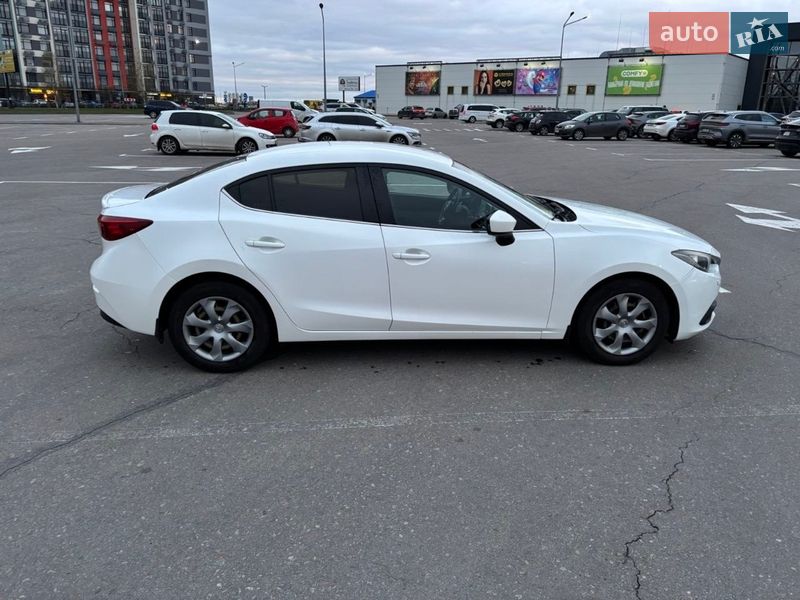 Седан Mazda 3 2015 в Киеве