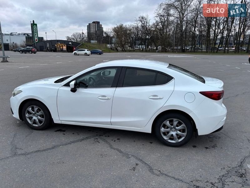 Седан Mazda 3 2015 в Киеве